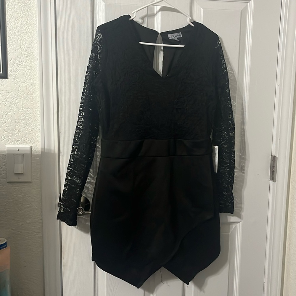 Women’s skirt romper with lace sleeves